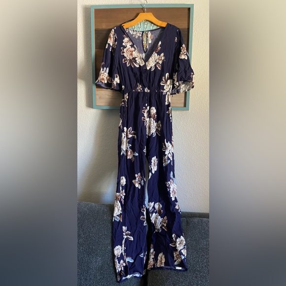 Band of Gypsies Pants - Band of Gypsies Jumpsuit Navy Floral sz M Short Flared Sleeves V Neck